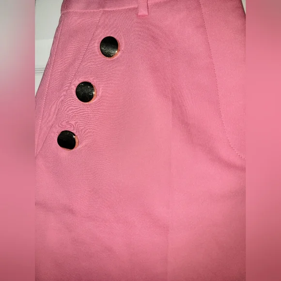 Zara Shorts with Buttons - Picture 2 of 3